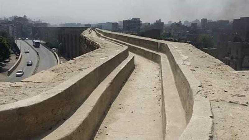 أهم المنشآت المائية.. أثري يكشف تاريخ إنشاء سور مجرى العيون