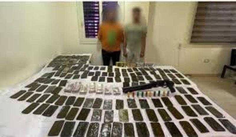 بـ«3 كيلو حشيش وبندقية خرطوش».. ضبط عاطلين بالمحلة