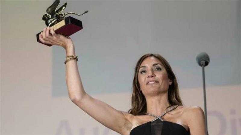 فيلم ”بور ثينجز” للمخرج يورجوس لانثيموس يحصد جائزة الأسد الذهبي في مهرجان فينيسيا