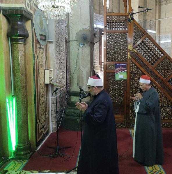 وزير الأوقاف يؤدى صلاة الغائب على ضحايا زلزال المغرب وإعصار ليبيا بالمرسى أبو العباس