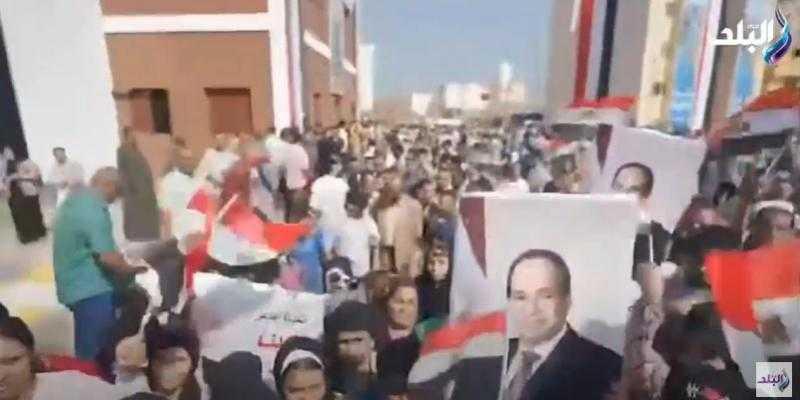 شاهد.. أهالي بني سويف ينتظرون زيارة السيسي لقرية سدس الأمراء