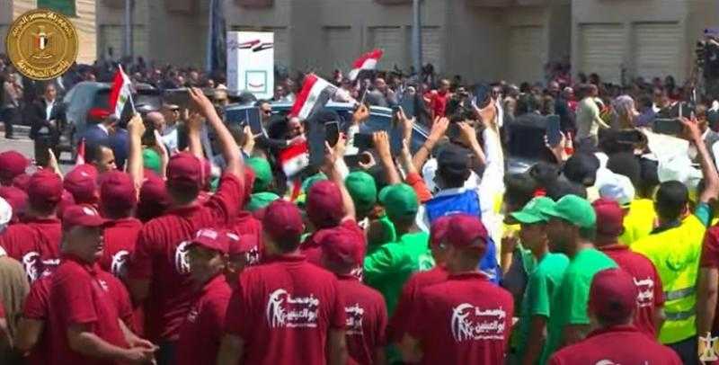شاهد.. لحظة وصول الرئيس إلى قرية «سدس الأمراء» في بني سويف