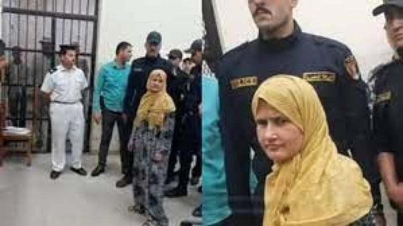 قاتلة طفلها بفاقوس أمام المحكمة: أنا سليمة والدكاترة عاوزين يجننوني