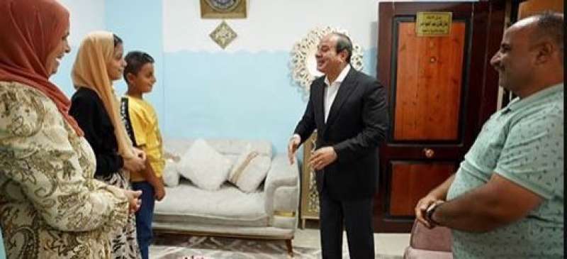 السيسي يزور أسرة ببني سويف