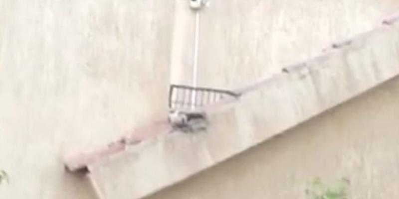 إعلامية شهيرة تتقدم ببلاغ ضد جارها بسبب ”كاميرا تكشف غرفة النوم”