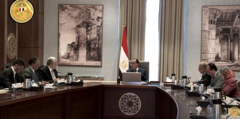 شاهد.. مدبولي يجتمع بوزير الزراعة لمتابعة آليات تحفيز المزارعين «فيديو»