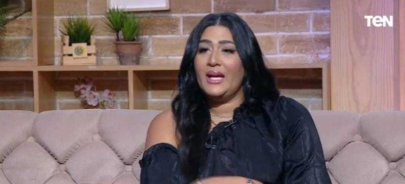 «لسه بيحضني».. ابنة صلاح عبد الله: «حنية بابا معايا فاقت الحدود»  - فيديو