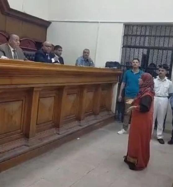 آكلة لحم طفلها بعد طبخه لـ المحكمة: «مش عارفة عملت كده إزاي»