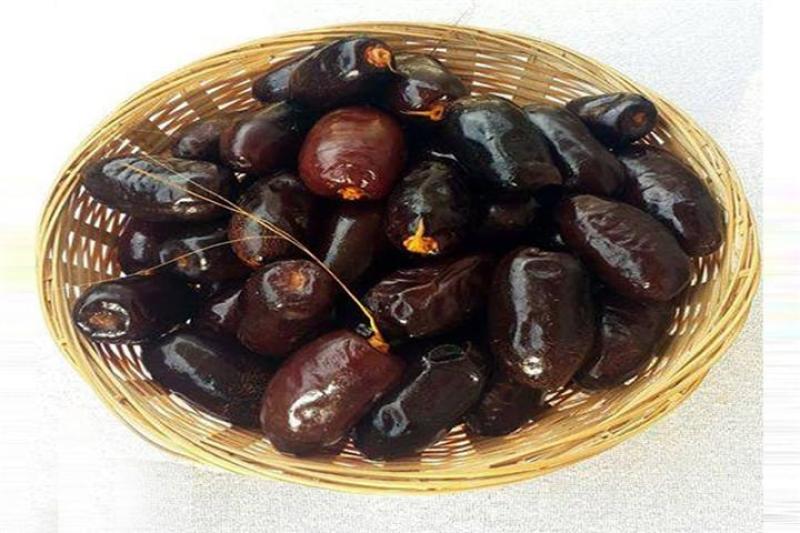 البلح الأسود