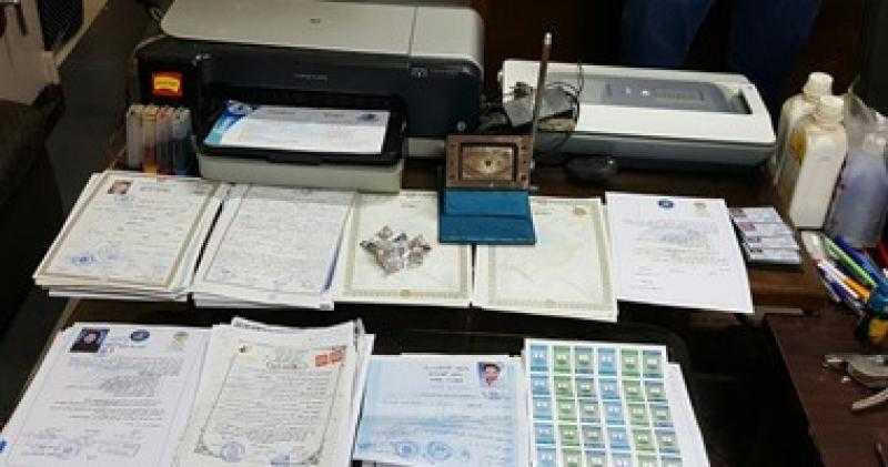 ضبط عصابة بالدقهلية تخصصت بالـ«تزوير في أوراق رسمية»