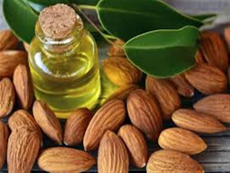 زيت اللوز
