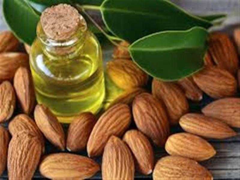 بزيت اللوز.. وصفات طبيعية لعلاج مشاكل البشرة