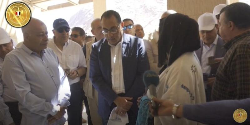 مدبولي يتفقد مشروع مركز الزوار الجديد بميدان الوادي المقدس فى سانت كاترين.. «فيديو»