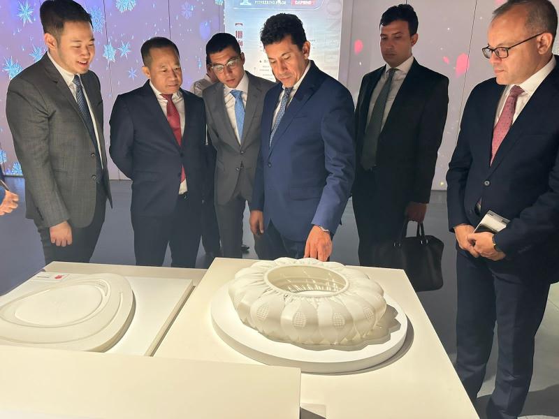 وزير الرياضة يزور أكبر منطقة للتصنيع التكنولوجي الرياضي في الصين