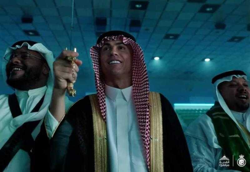 «رونالدو» بالزي السعودي والسيف احتفالا باليوم الوطني
