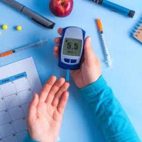 حسام موافي يُحذر من تناول الأنسولين كعلاج للنحافة