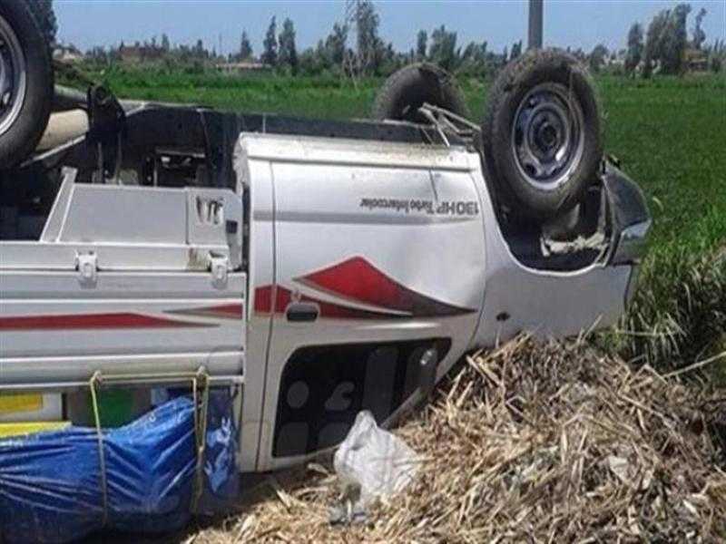 إصابة 7 أشخاص إثر انقلاب سيارة أعلى طريق الواحات الصحراوي