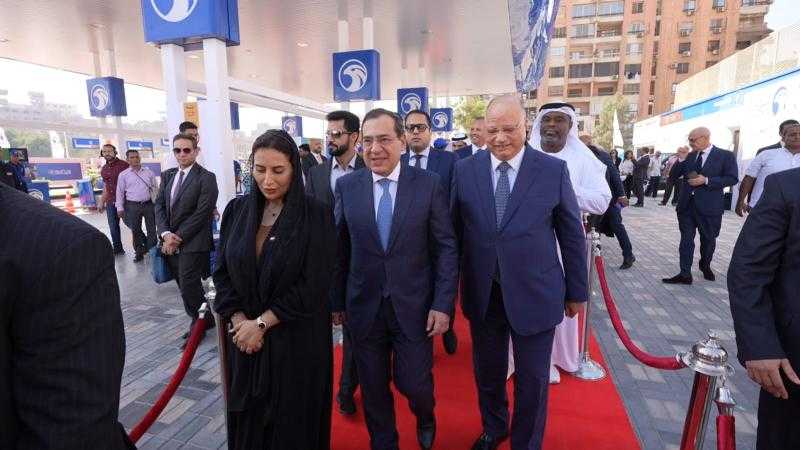 وزير البترول يفتتح أولى محطات خدمة وتموين السيارات بالوقود لشركة أدنوك الإماراتية في مصر