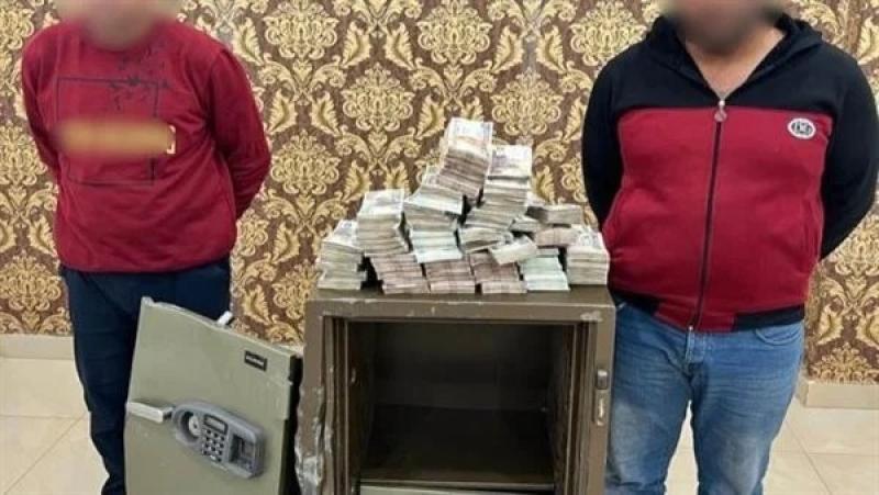 التحقيق مع حارس مصنع سرق أموالا وأجهزة تسجيل لكاميرات المراقبة