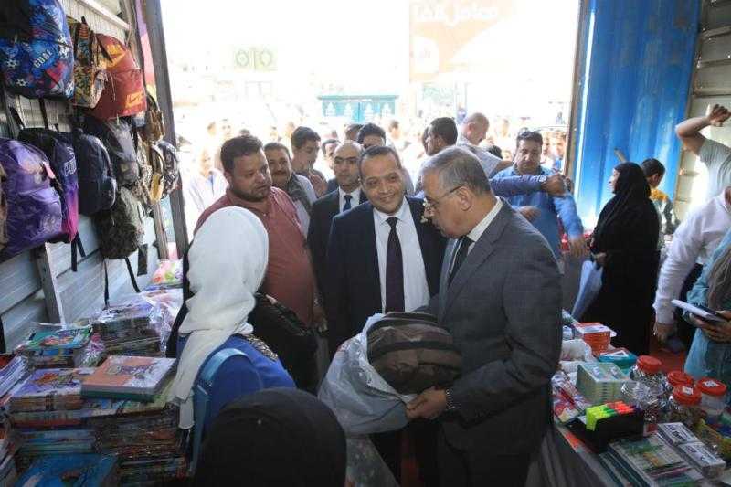 محافظ سوهاج يفتتح معرض ”أهلا مدارس” بأسعار مخفضة للمواطنين