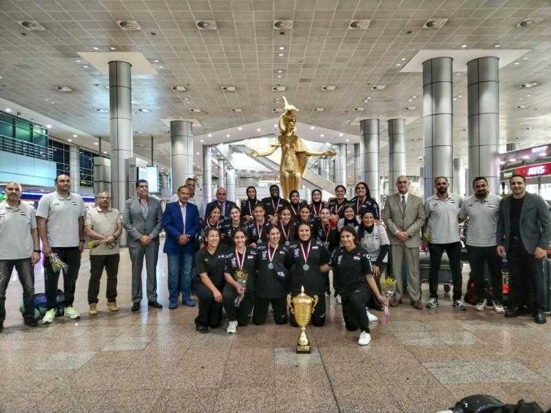 بعد الفوز بلقب إفريقيا.. وزارة الرياضة تستقبل بعثة منتخب ناشئات اليد