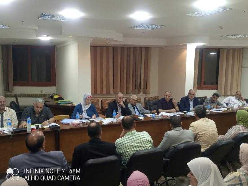 إجراء المقابلات مع المتقدمين لوظائف الإدارة المدرسية لإدارة شرق كفر الشيخ التعليمية