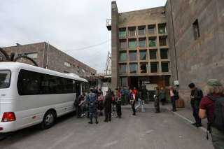 أول مجموعة من لاجئي ناجورنو-كاراباخ تصل إلى أرمينيا