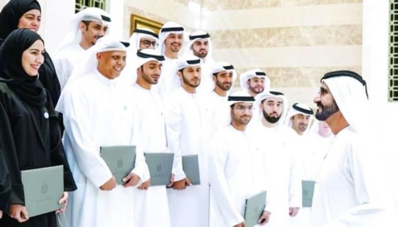 الشيخ محمد بن راشد مع الشباب