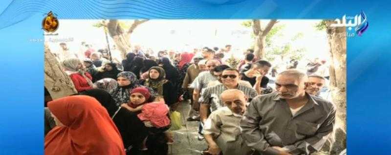 شاهد.. آلاف المواطنين يتوافدون على الشهر العقاري لتحرير توكيلات لـ السيسي