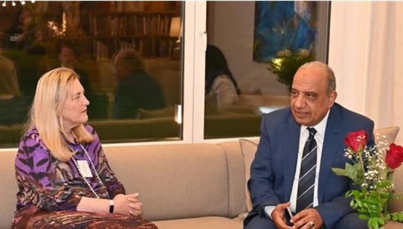 وزير قطاع الأعمال يبحث مع نظيرته السويسرية الفرص الاستثمارية المتاحة
