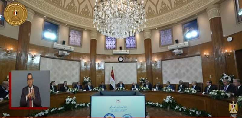 السيسي يلتقي عددا من رؤساء وممثلي اتحادات طلاب شباب الجامعات على هامش زيارته جامعة قناة السويس