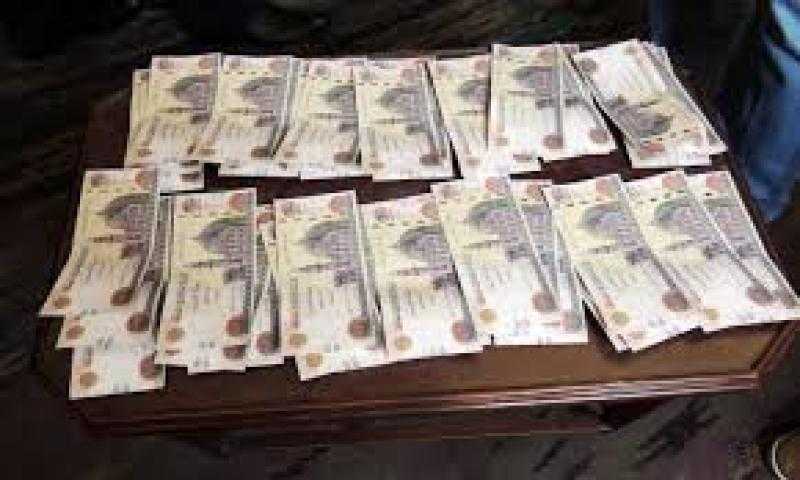 ضبط طالب بتهمة ترويج عملات محلية مقلدة عبر التواصل الاجتماعي