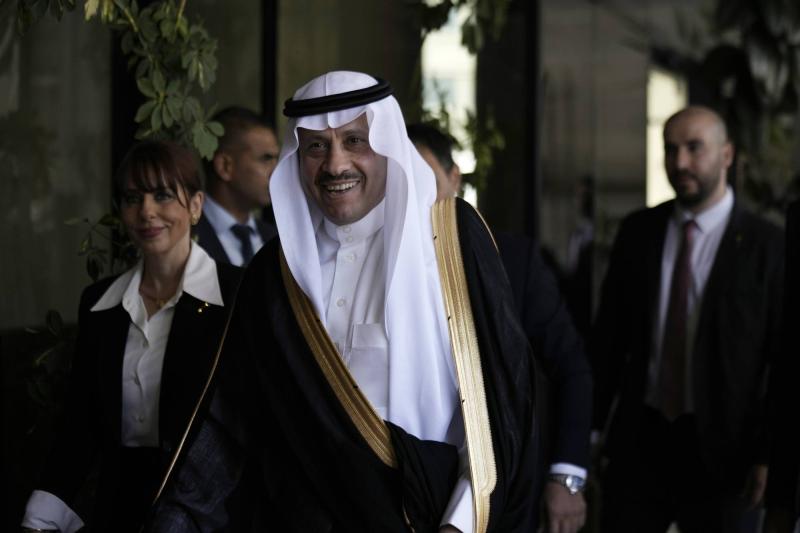 بالفيديو.. وصول موكب السفير السعودي غير المقيم لدى فلسطين إلى الضفة الغربية لأول مرة منذ سنوات