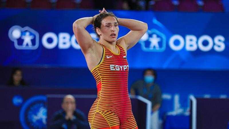 وزير الرياضة يهنئ سمر حمزة لمواصلة تصدر التصنيف العالمي للمصارعة النسائية