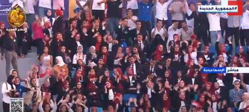 شاهد.. الرئيس السيسي يشهد تكريم أوائل خريجي الجامعات