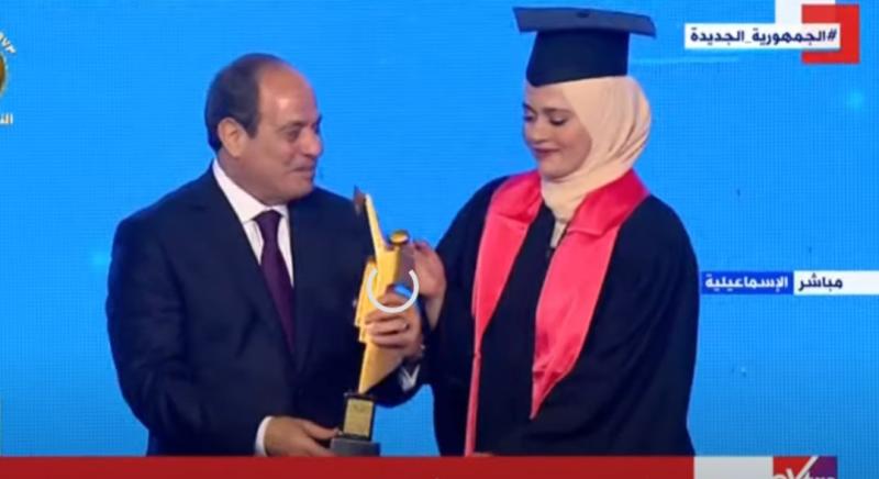 الرئيس السيسي يكرم أوائل الخريجين ضمن يوم تفوق جامعات مصر