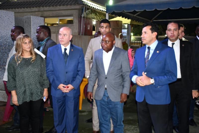 وزير الرياضة يلتقي نظيره التنزاني لبحث تعزيز أطر التعاون الثنائي المشترك