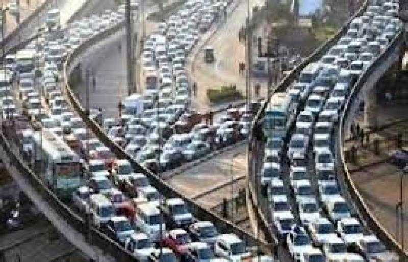 تكدسات مرورية بشوارع وميادين محافظتي القاهرة والجيزة