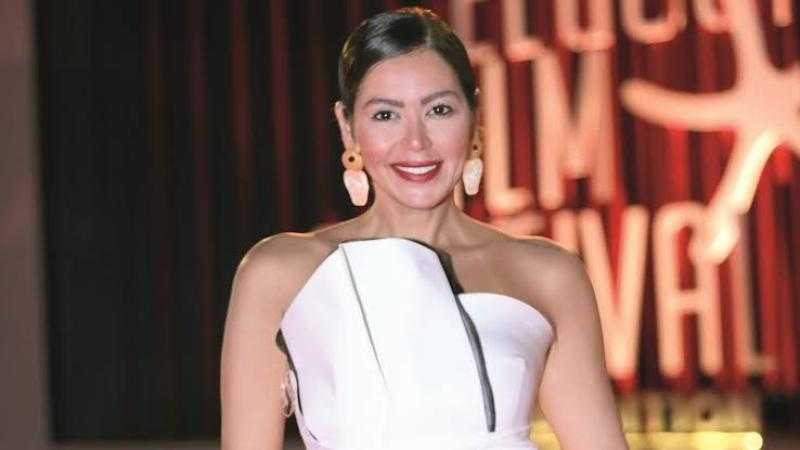 بالهوت شورت.. إطلالة جريئة للفنانة لقاء الخميسي