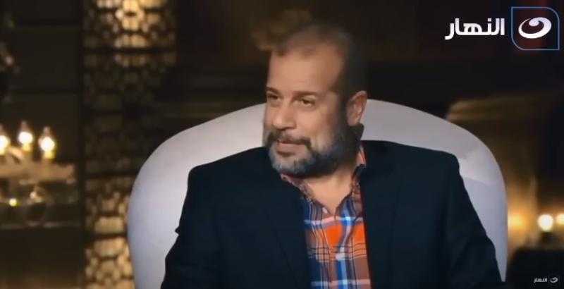 شريف منير عن طليقته لورا: «أنا ببوس إيديها وبحاول أرضيها»