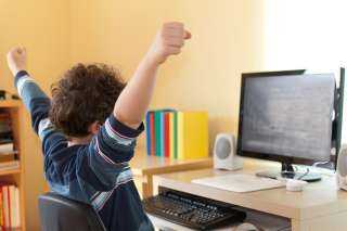 كيف ساهم التعليم الإلكتروني في نهضة الاقتصاد؟.. خبير يُجيب - فيديو