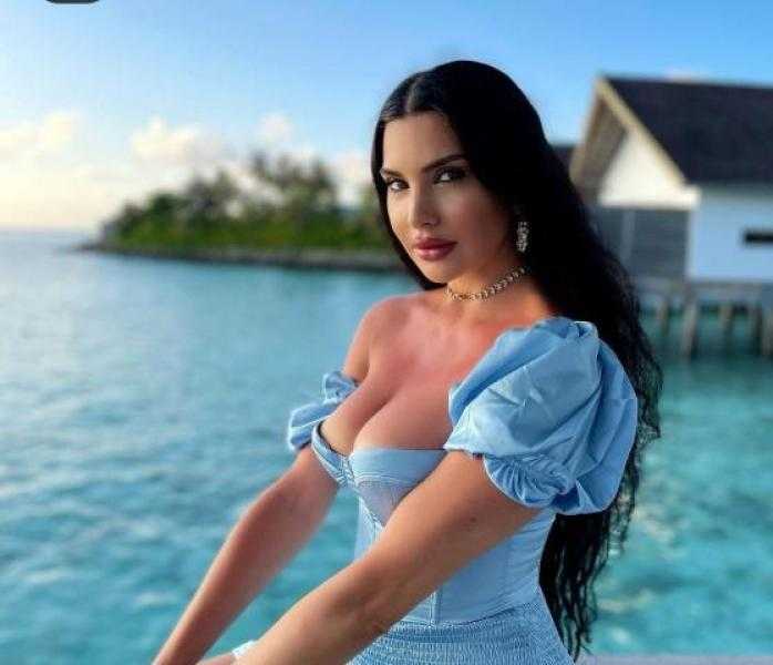 إطلالة جريئة للفنانة لاميتا فرنجية