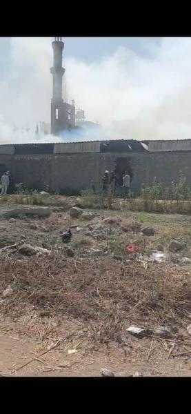 اندلاع حريق في مخزن أخشاب بالوراق (صور)