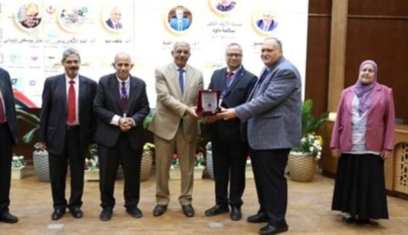 خلال المؤتمر