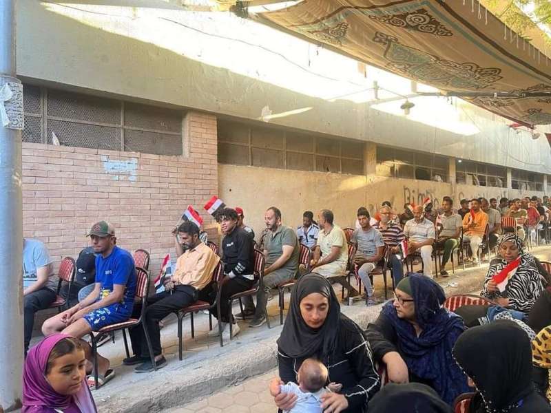 توافد المواطنين على مكاتب توثيق الشهر العقاري