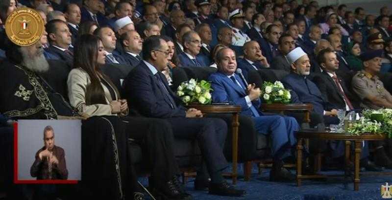 السيسي: كل كلمة كذب ضد مسؤول لها أجر - فيديو