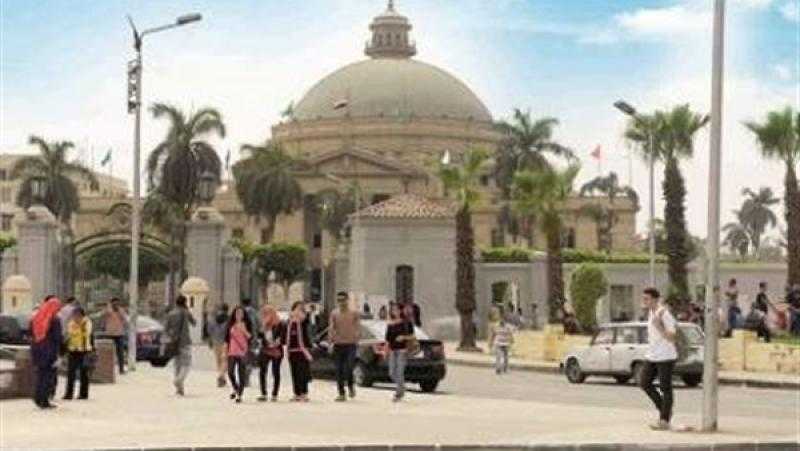 السيطرة على حريق محدود نشب في سيارة بمحيط جامعة القاهرة