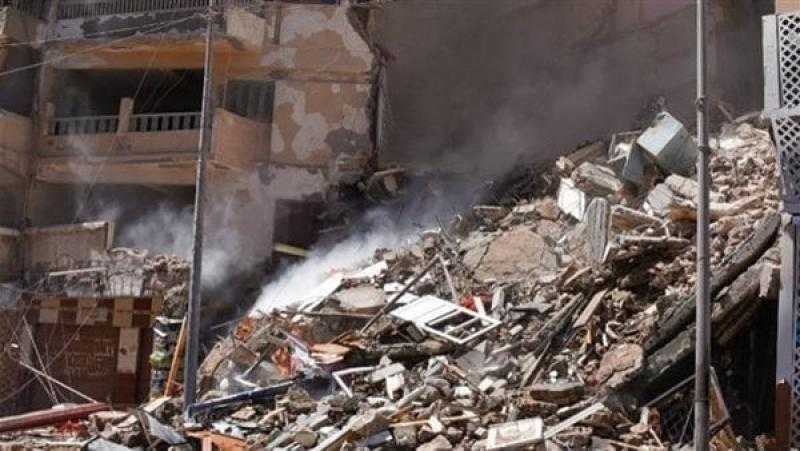 جهات التحقيق تعاين عقار كرداسة المنهار