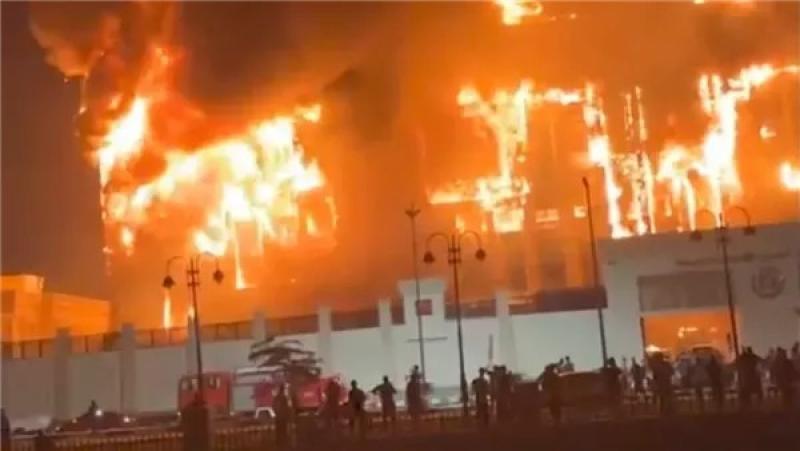 وزير الداخلية يتفقد موقع حريق مبنى مديرية أمن الإسماعيلية