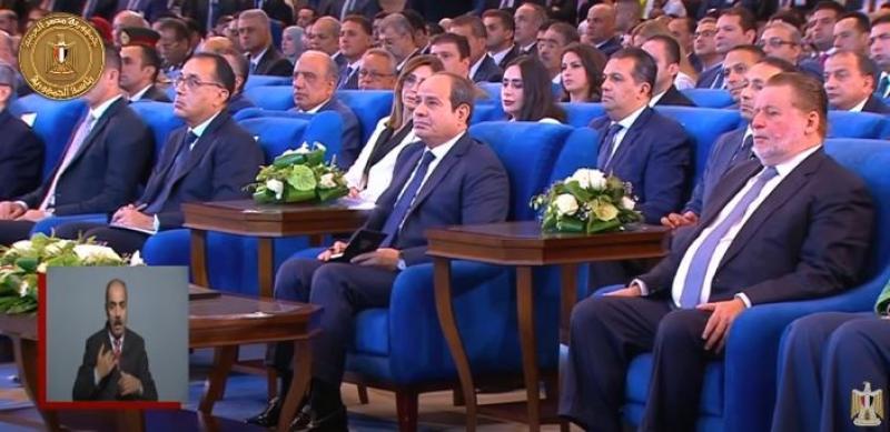 السيسي يشاهد فيلما تسجيليا عن جهود الدولة بقطاع الصحة خلال السنوات الأخيرة